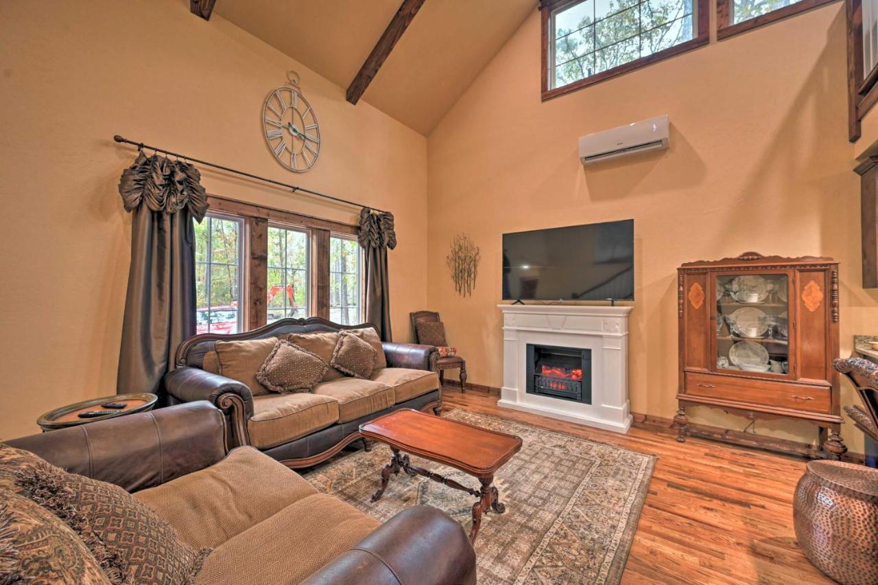 Tudor-Style Broken Bow Cottage With Hot Tub And Decks! Stephens Gap المظهر الخارجي الصورة