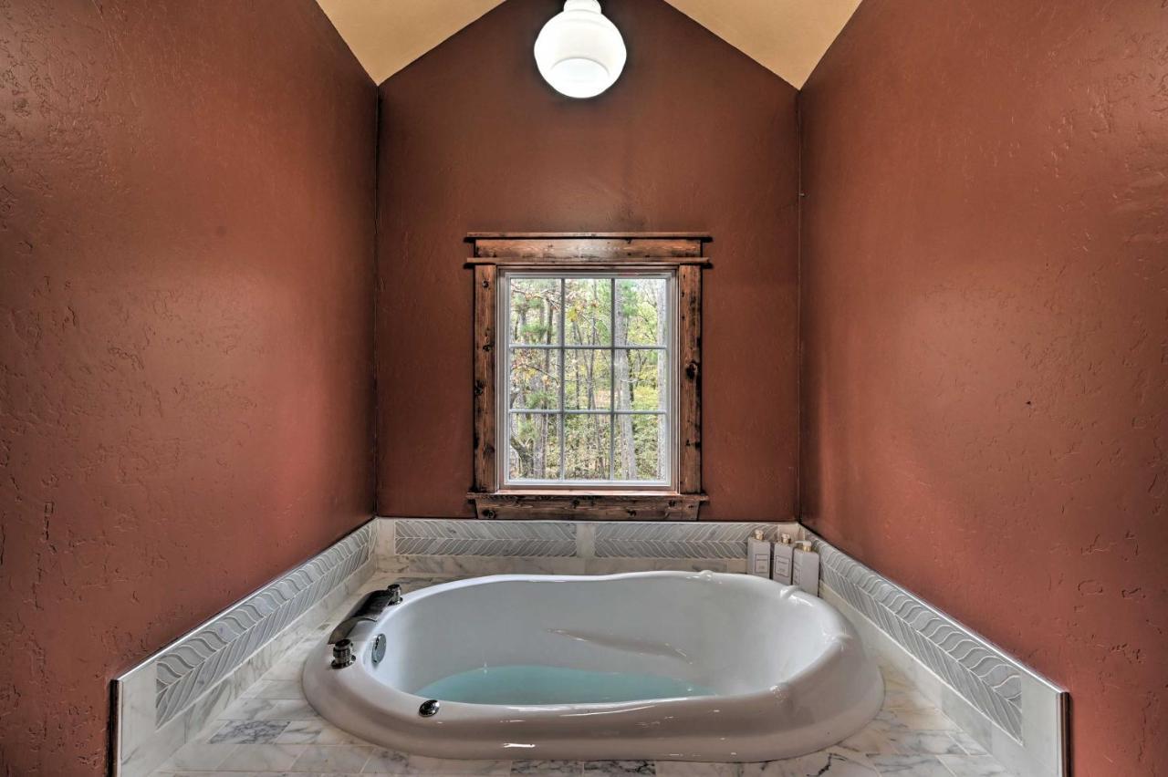 Tudor-Style Broken Bow Cottage With Hot Tub And Decks! Stephens Gap المظهر الخارجي الصورة